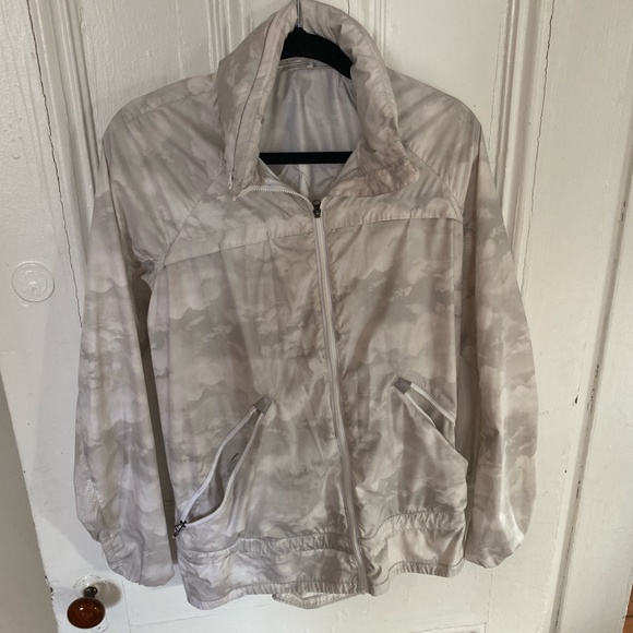 LULU LEMON CLOUD LIGHT JACKET - Picture 1 of 5